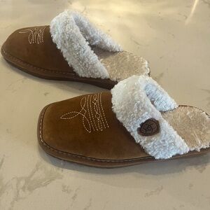 Ariat slippers, like new